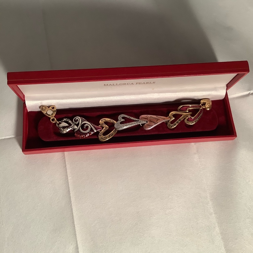 CHICO’S ‘share the love’ hearts bracelet ♥️💜💛